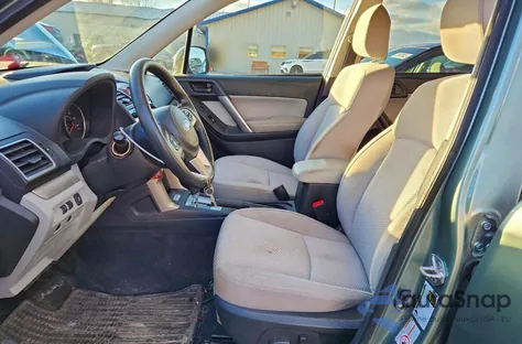 2017 Subaru Forester 2.5I Premium z USA, uszkodzony, nr VIN JF2SJAEC8HH403219